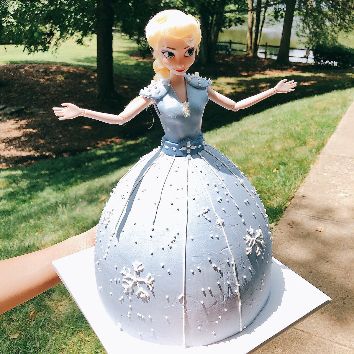 Elsa Doll Cake